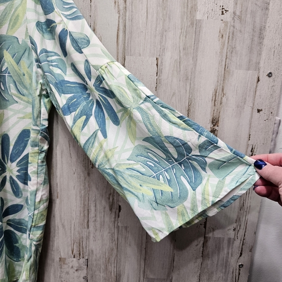 Anne Carson Women's Tropical Floral Bell Sleeve Tunic Blouse NWT Size Small - Picture 9 of 12